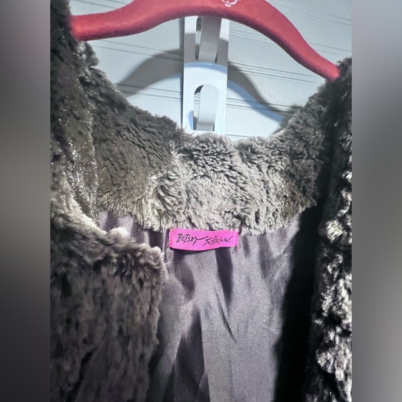Betsey Johnson Faux Fur Fly Away Vest Size Large MSRP: $68.00 - Picture 11 of 15
